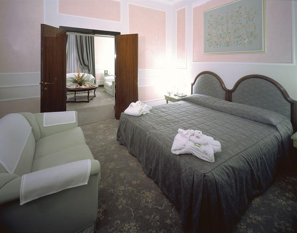 Hotel NH Genova Centro Camera foto