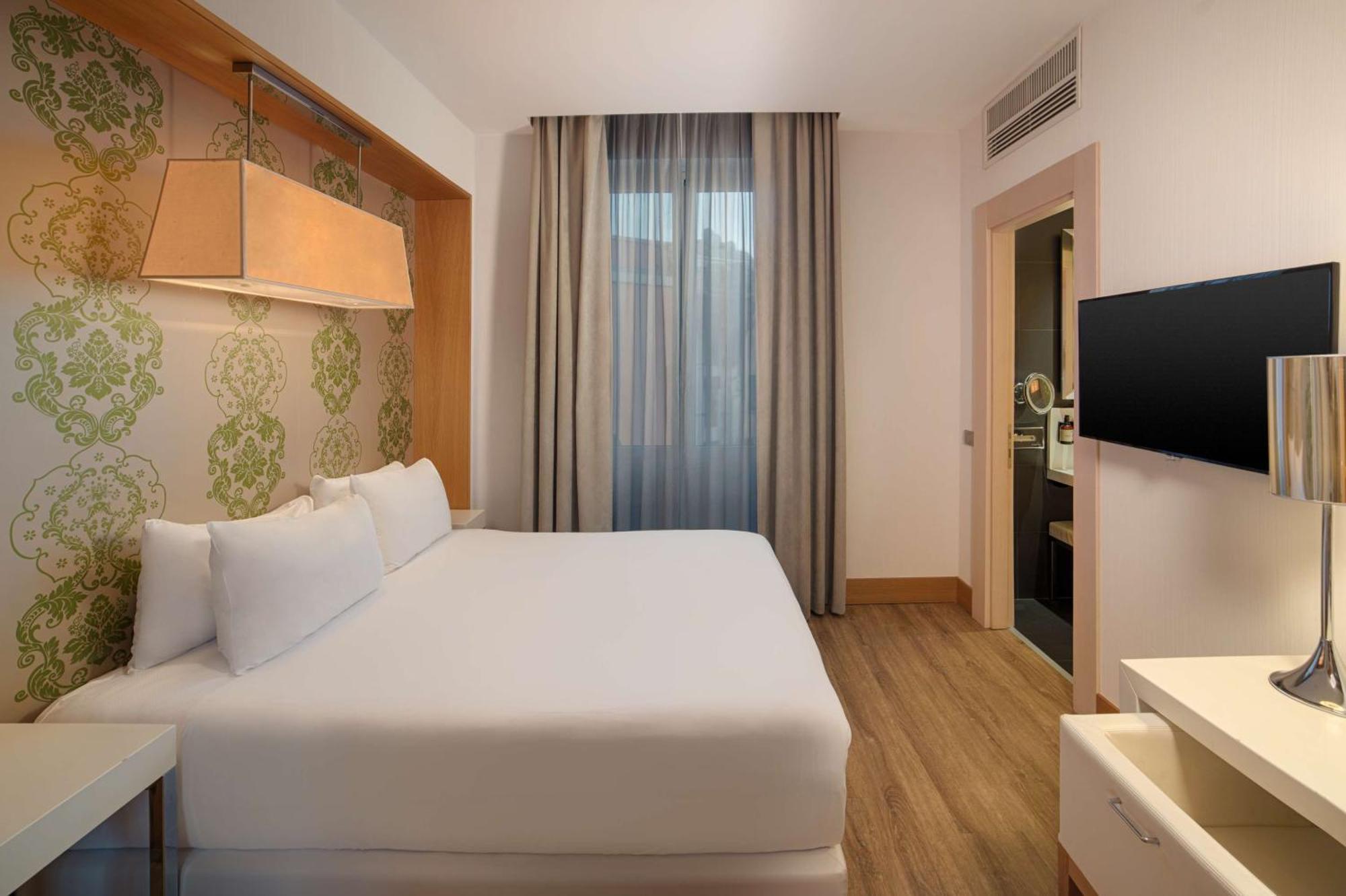 Hotel NH Genova Centro Esterno foto