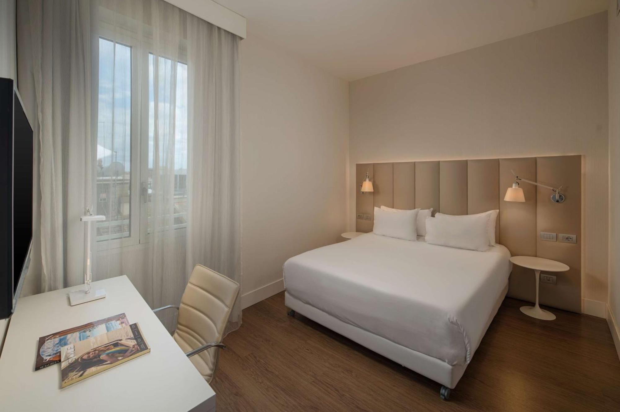Hotel NH Genova Centro Esterno foto