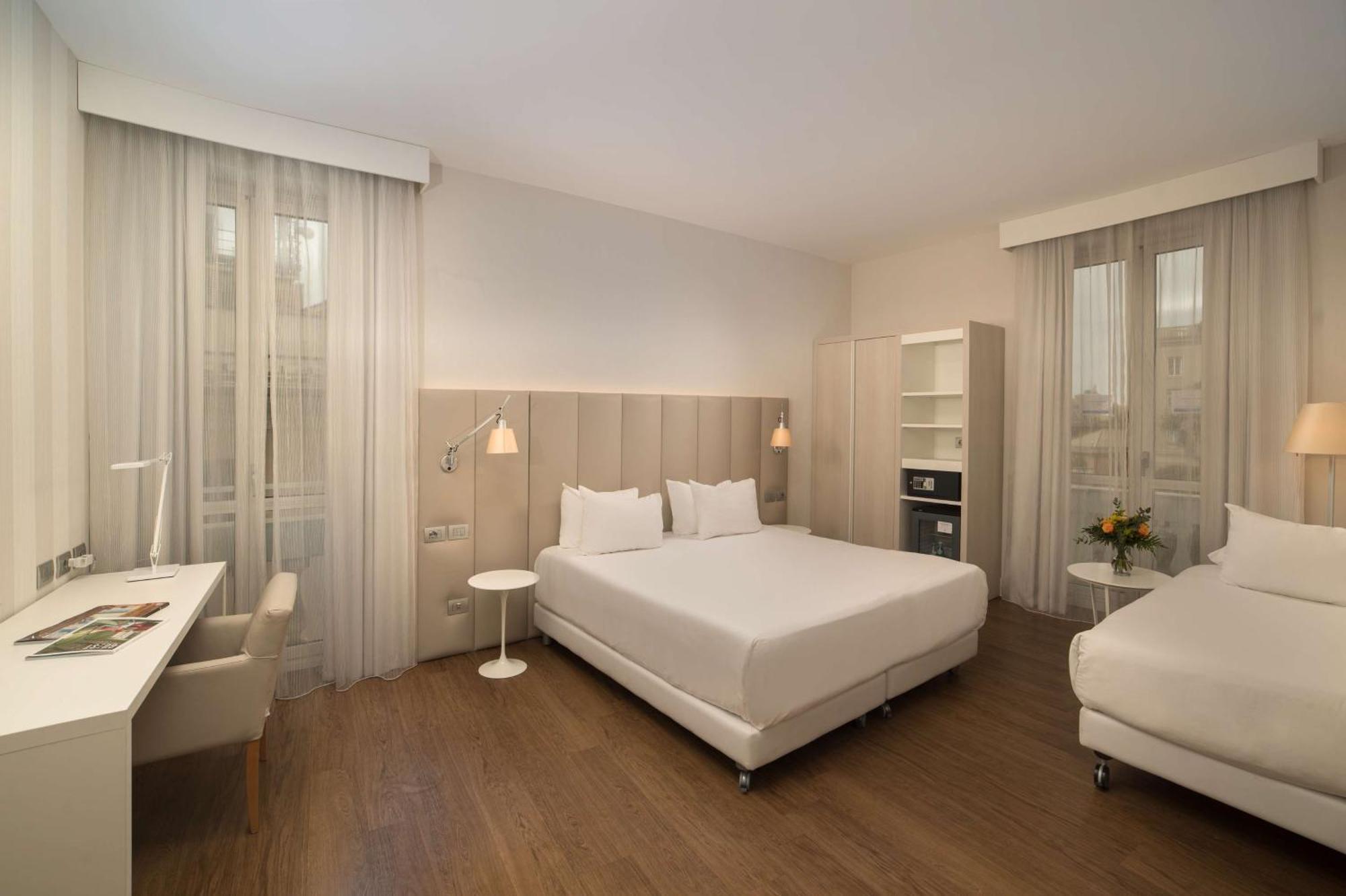 Hotel NH Genova Centro Esterno foto