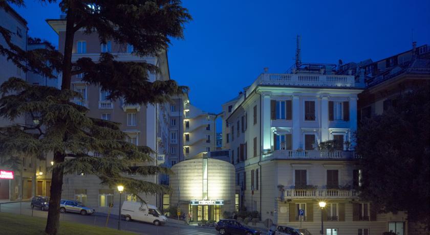 Hotel NH Genova Centro Esterno foto