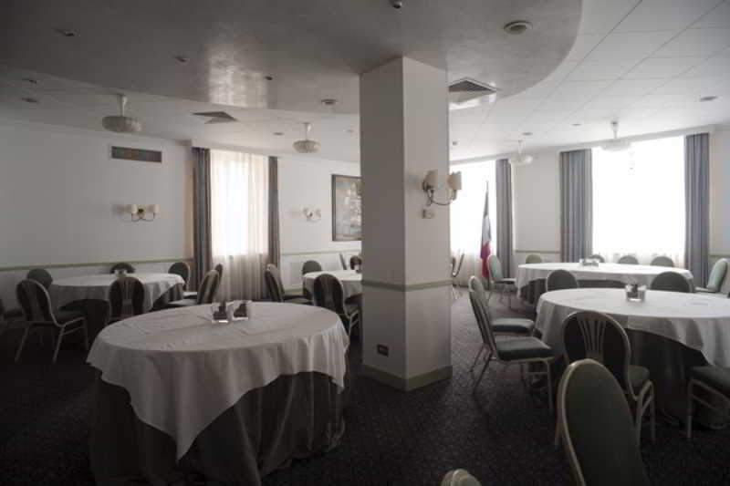Hotel NH Genova Centro Esterno foto