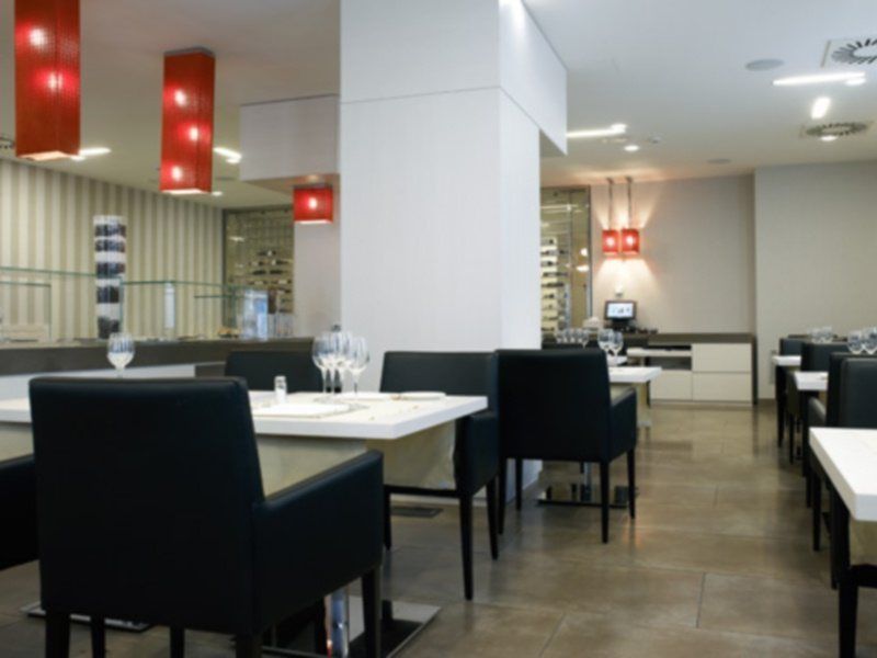 Hotel NH Genova Centro Esterno foto