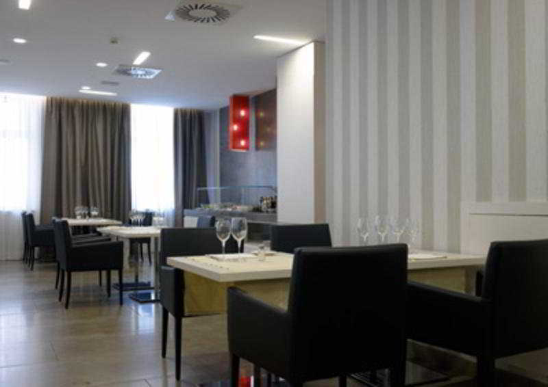 Hotel NH Genova Centro Esterno foto